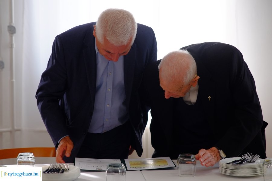 Szépkorú köszöntése - Dr Katona István