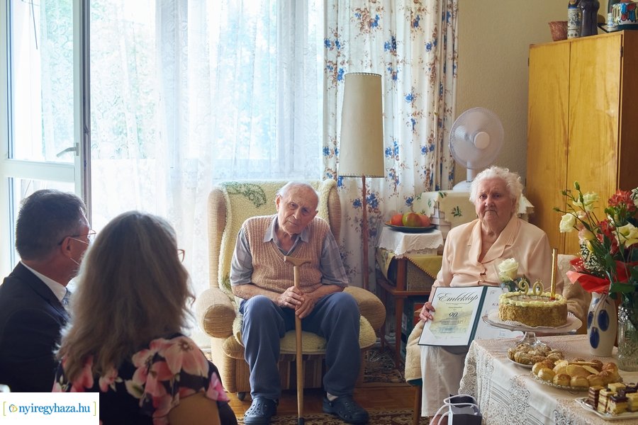 Szépkorú köszöntése Gáva Józsefné
