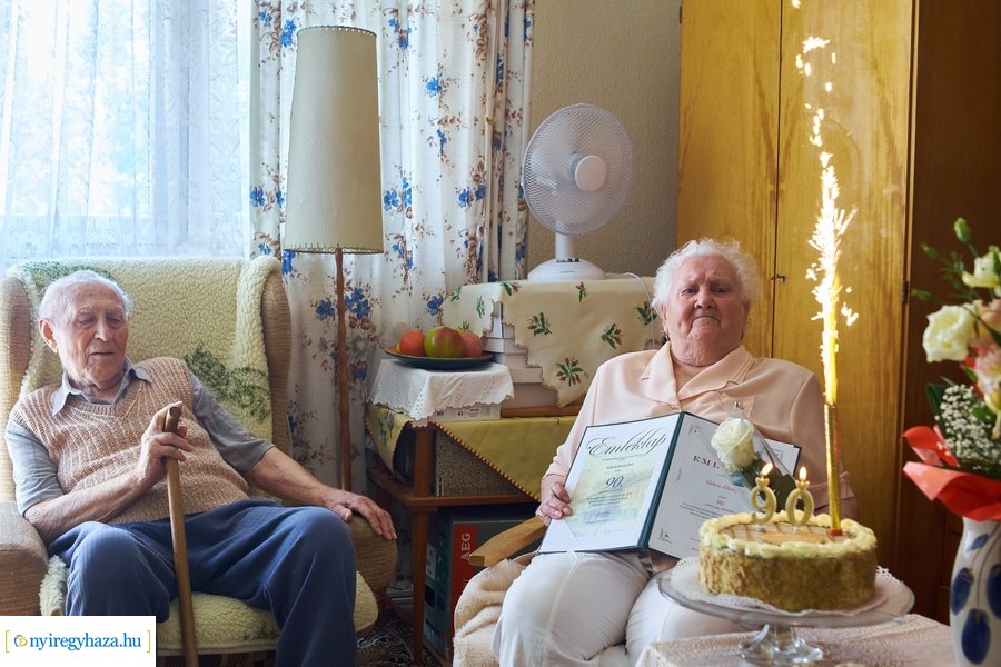 Szépkorú köszöntése Gáva Józsefné
