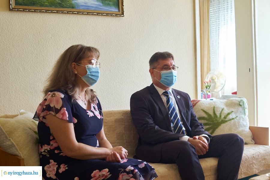 Szépkorú köszöntése Gáva Józsefné