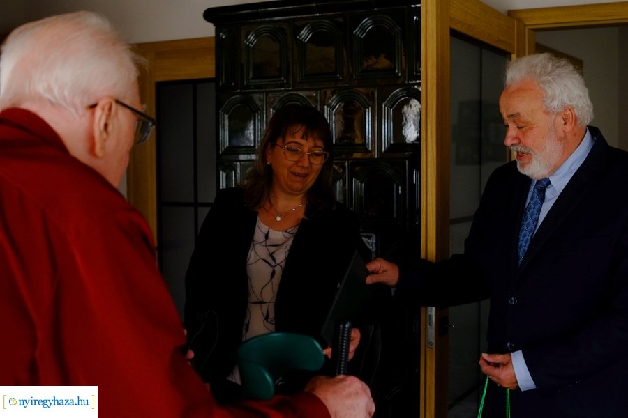 Szépkorú köszöntése - Hársfalvi Sándor Béla