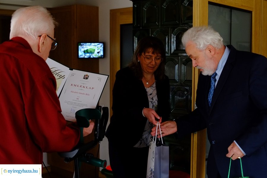 Szépkorú köszöntése - Hársfalvi Sándor Béla