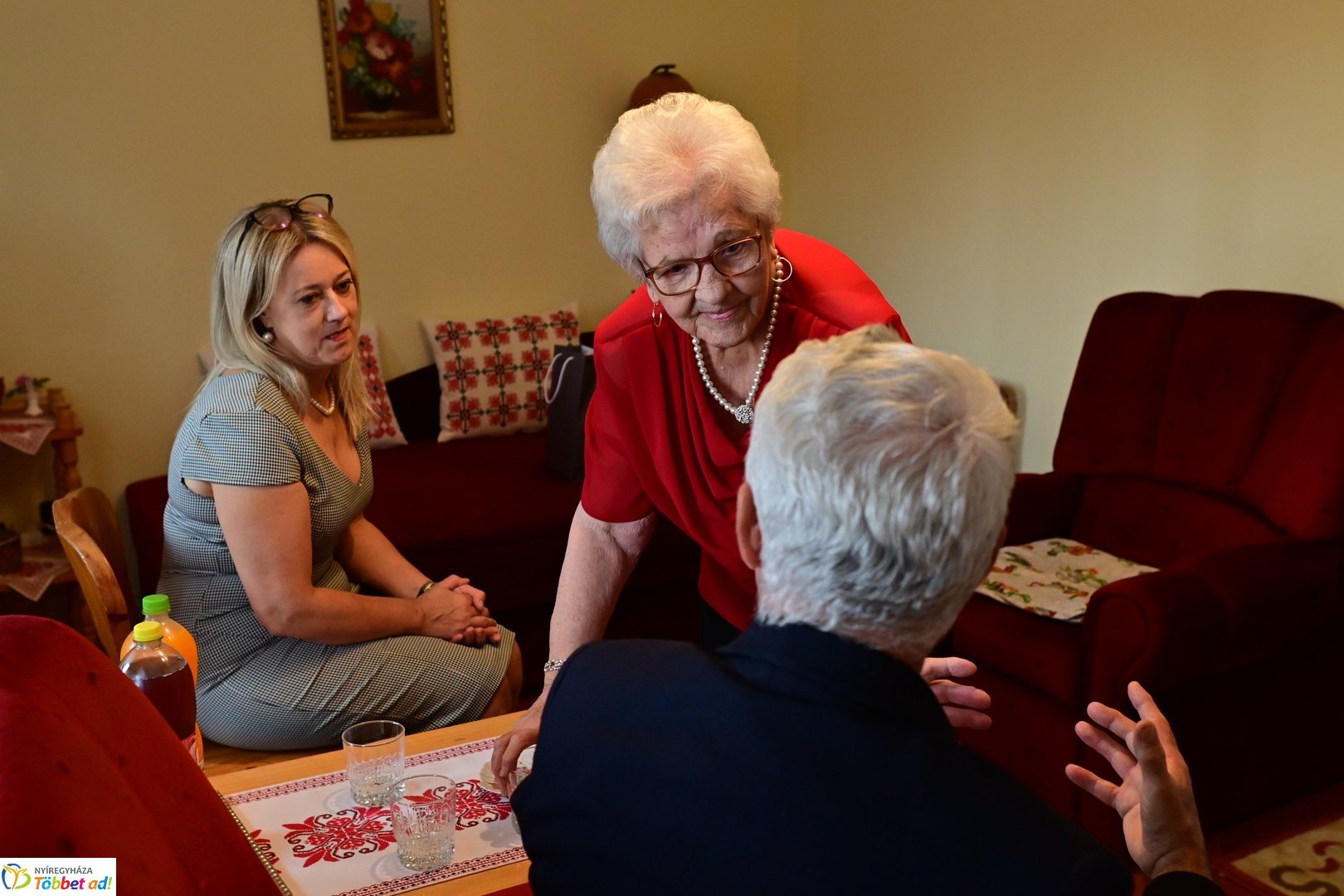 Szépkorú köszöntése - Hegyes Jánosné