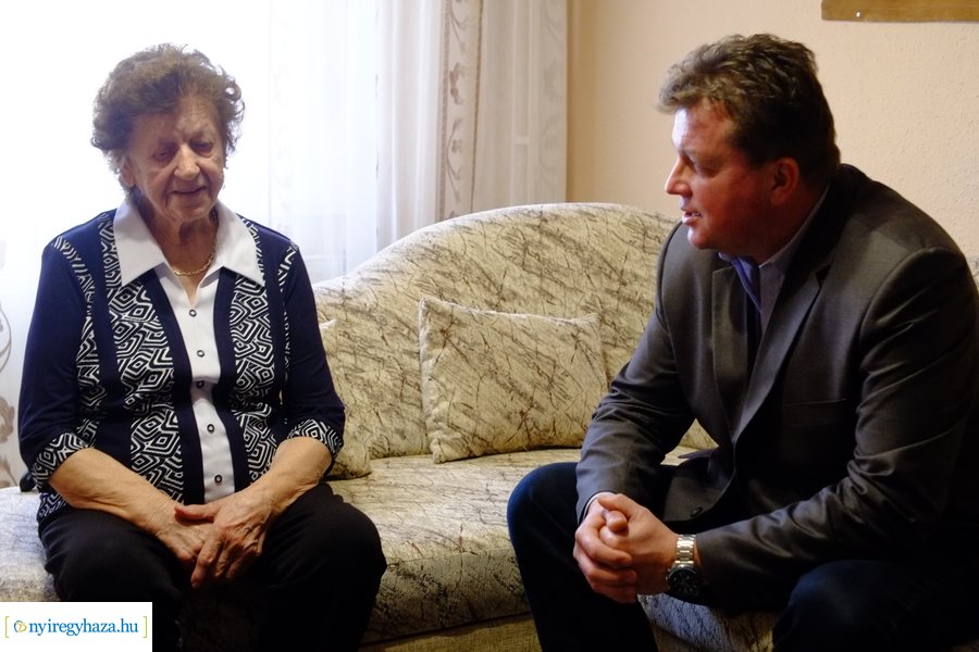 Szépkorú köszöntése  - Kozák Józsefné