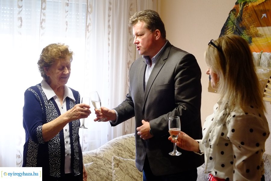 Szépkorú köszöntése  - Kozák Józsefné