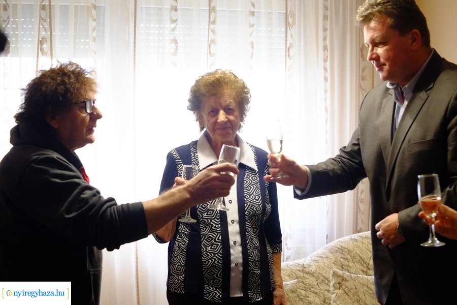 Szépkorú köszöntése  - Kozák Józsefné