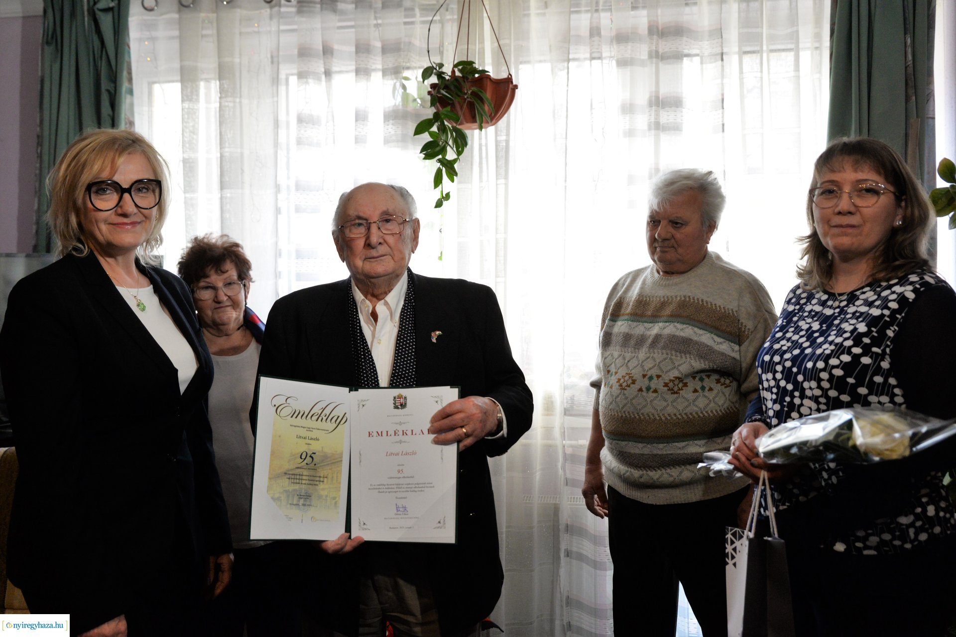 Szépkorú köszöntése - Litvai László