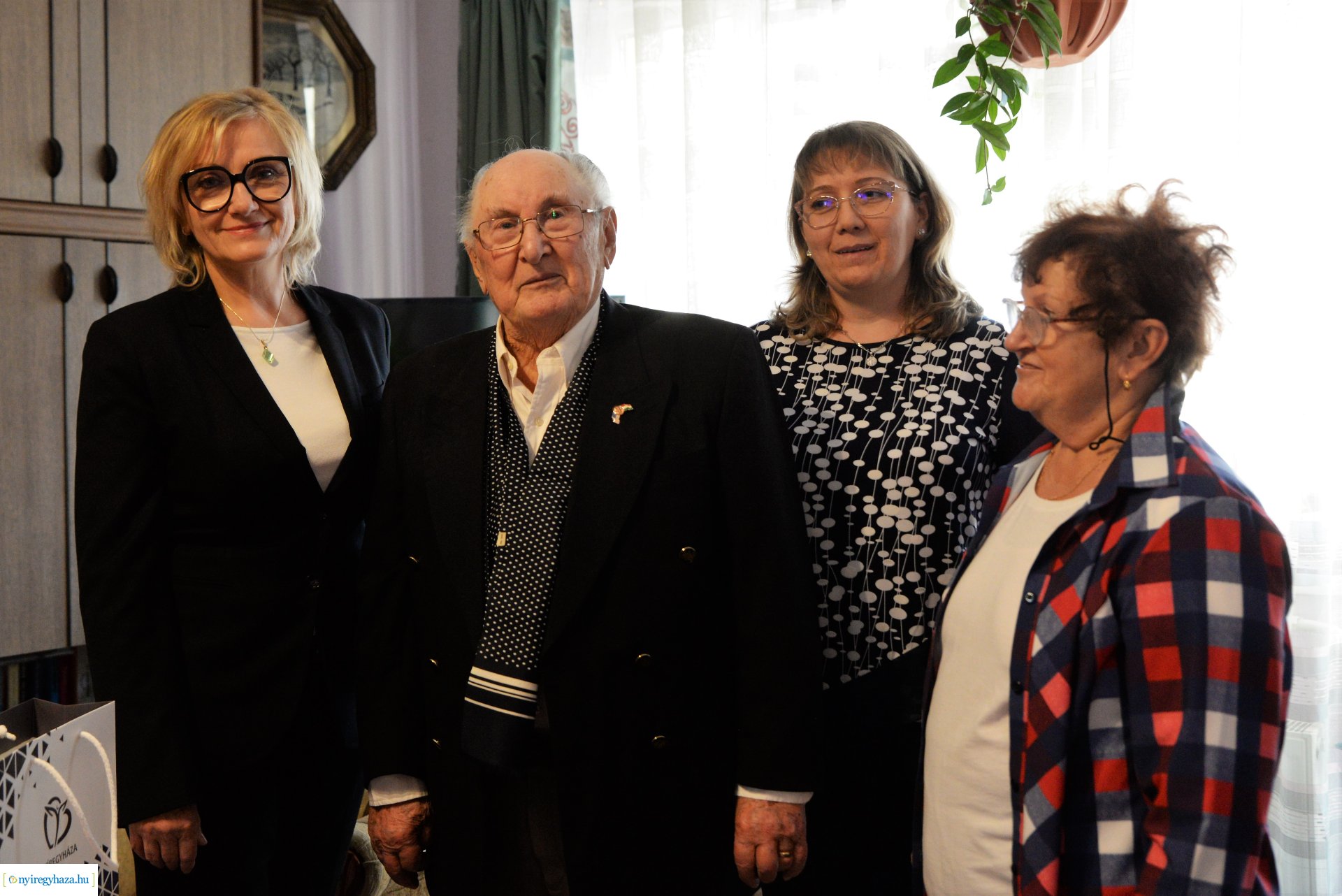 Szépkorú köszöntése - Litvai László