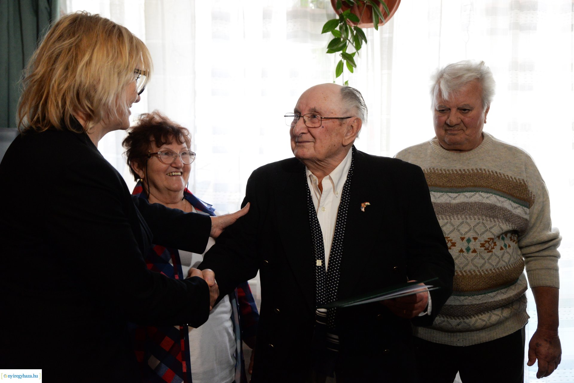 Szépkorú köszöntése - Litvai László