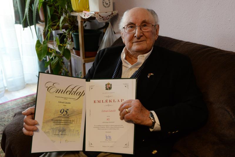Szépkorú köszöntése - Litvai László