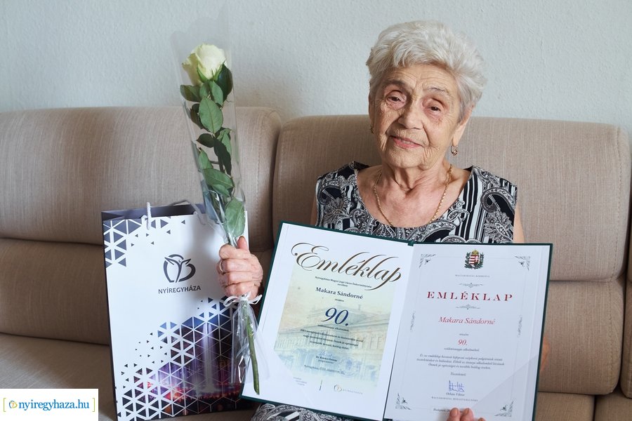 Szépkorú köszöntése Makara Sándorné