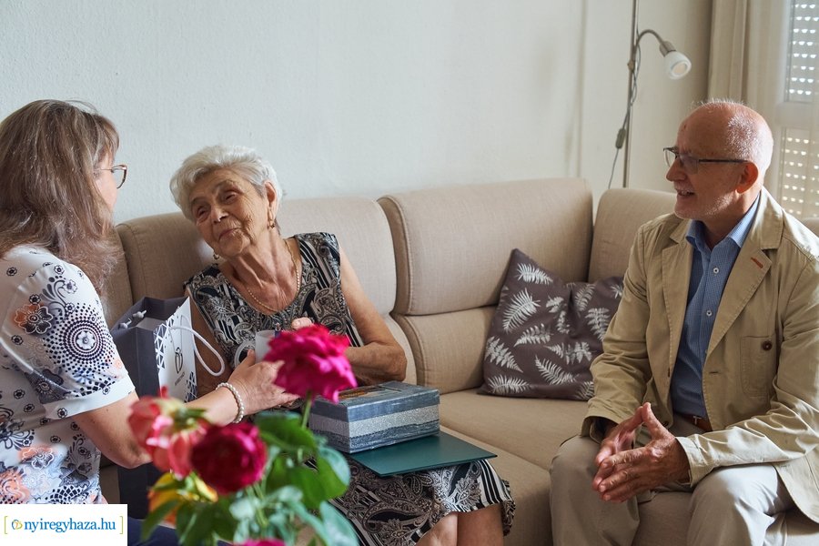 Szépkorú köszöntése Makara Sándorné