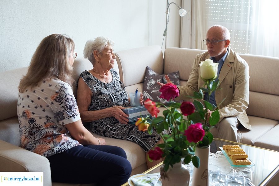 Szépkorú köszöntése Makara Sándorné