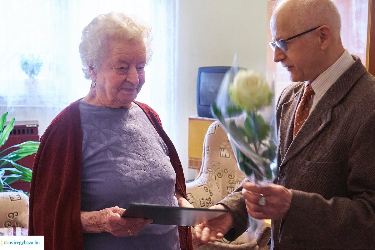 Szépkorú köszöntése - Manzák Jánosné