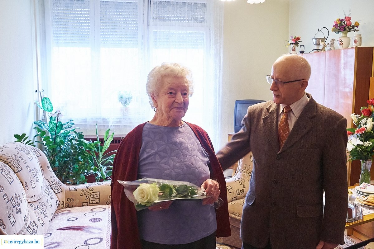 Szépkorú köszöntése - Manzák Jánosné