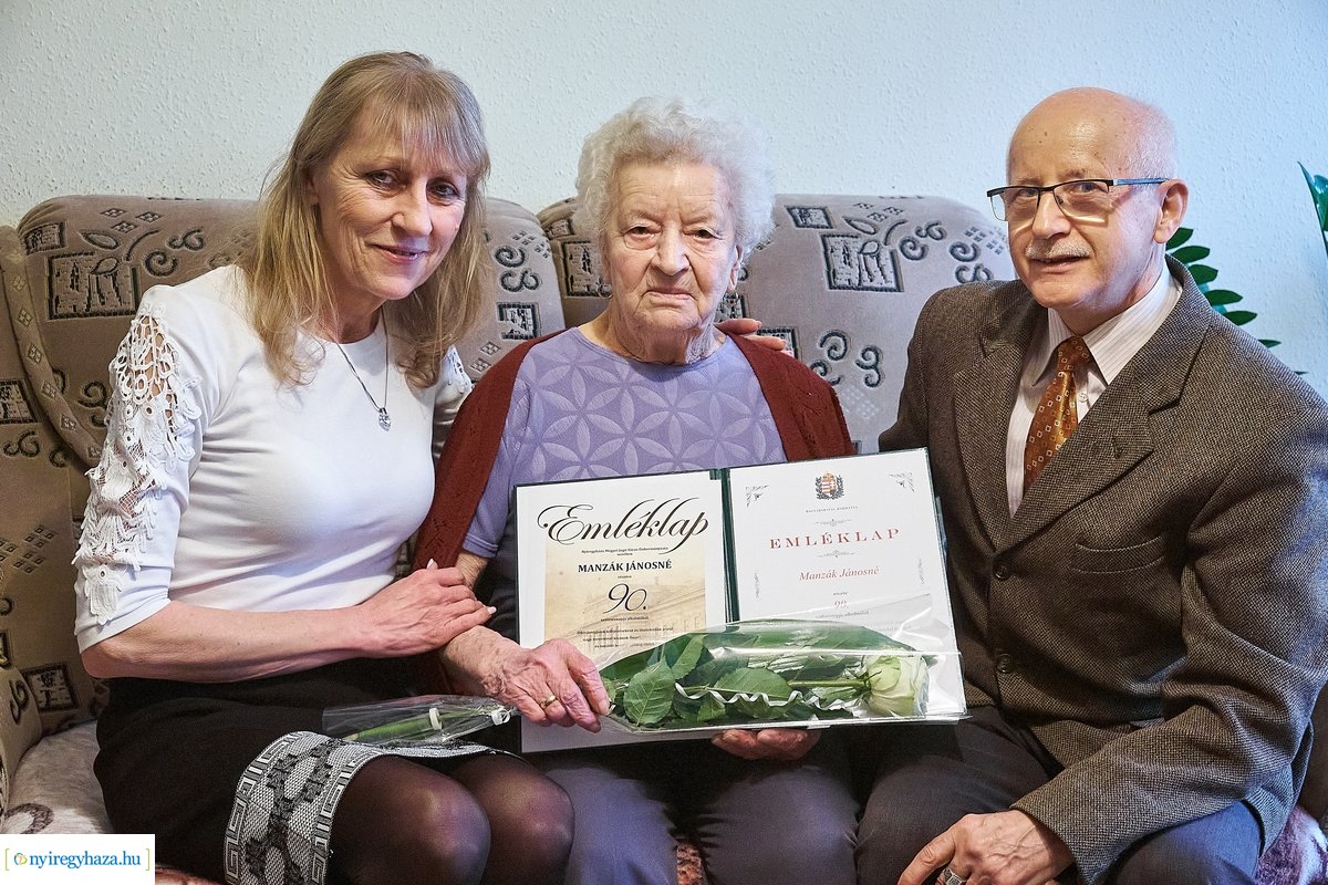 Szépkorú köszöntése - Manzák Jánosné