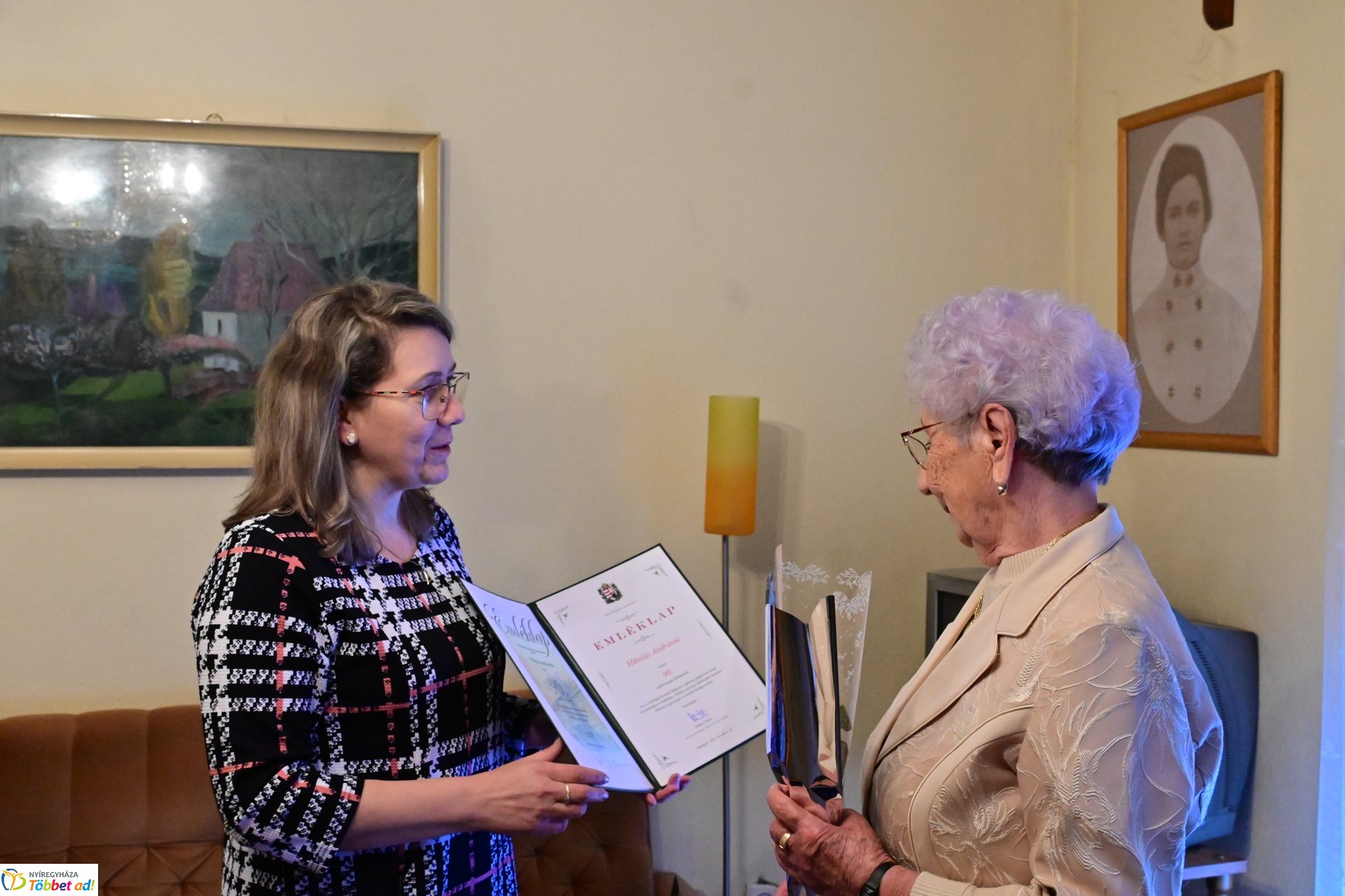 Szépkorú köszöntése Mikulás Andrásné