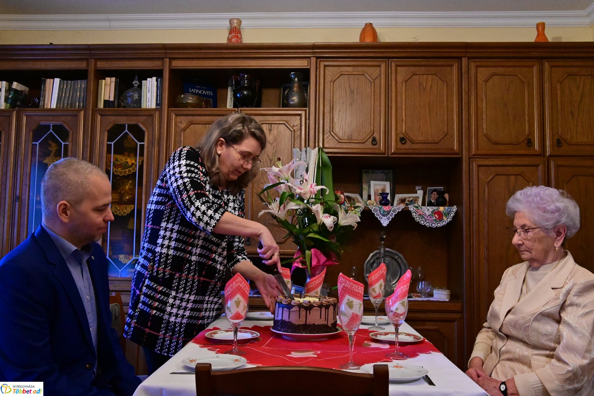 Szépkorú köszöntése Mikulás Andrásné