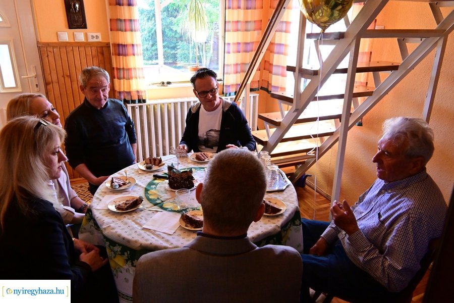 Szépkorú köszöntése Molnár Béla