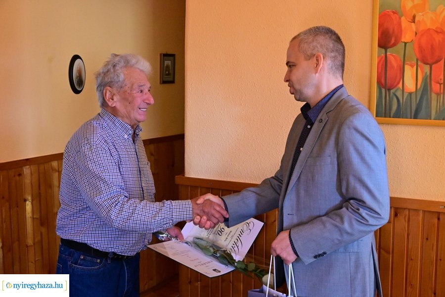 Szépkorú köszöntése Molnár Béla