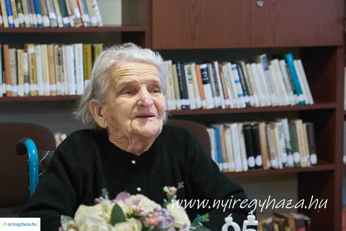 Szépkorú köszöntése Molnár Jánosné
