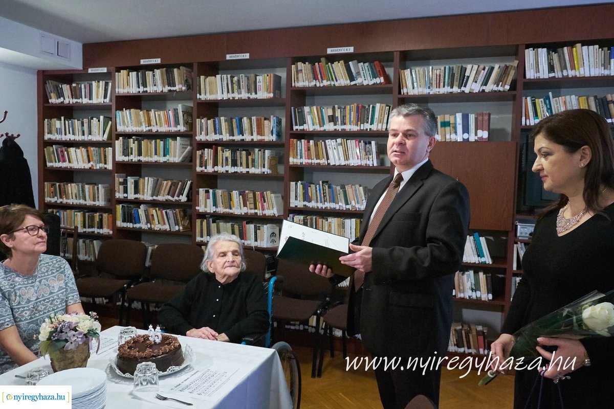 Szépkorú köszöntése Molnár Jánosné