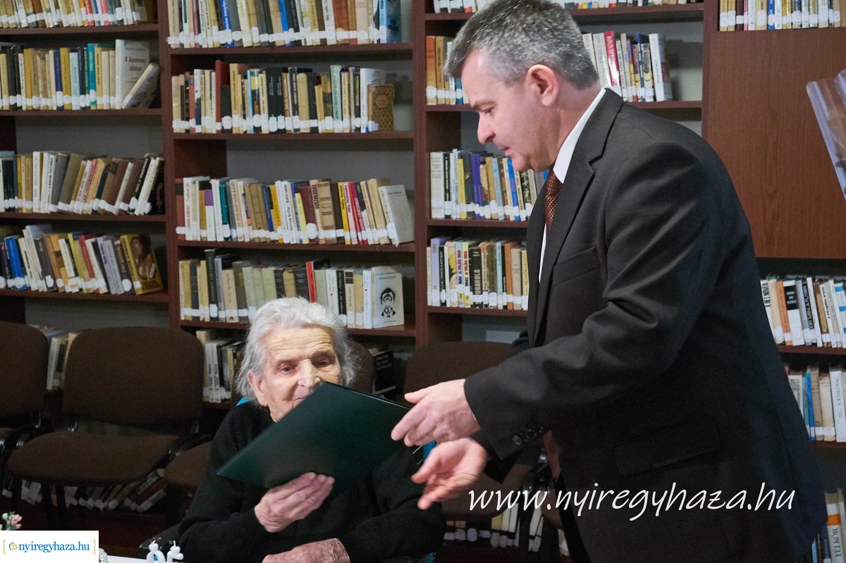 Szépkorú köszöntése Molnár Jánosné