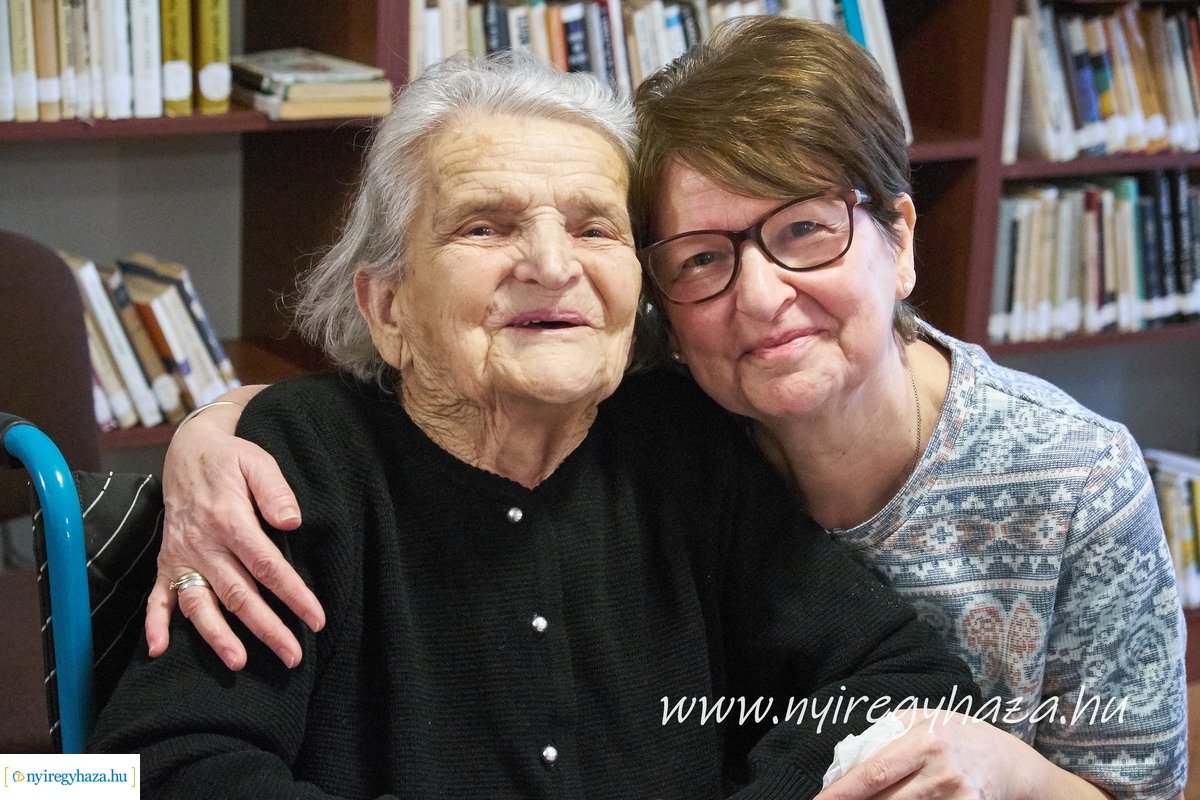 Szépkorú köszöntése Molnár Jánosné