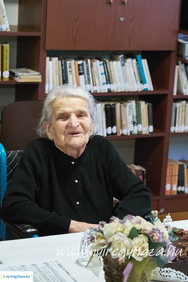 Szépkorú köszöntése Molnár Jánosné