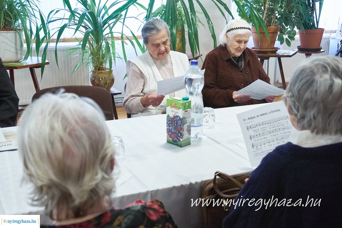 Szépkorú köszöntése Molnár Jánosné