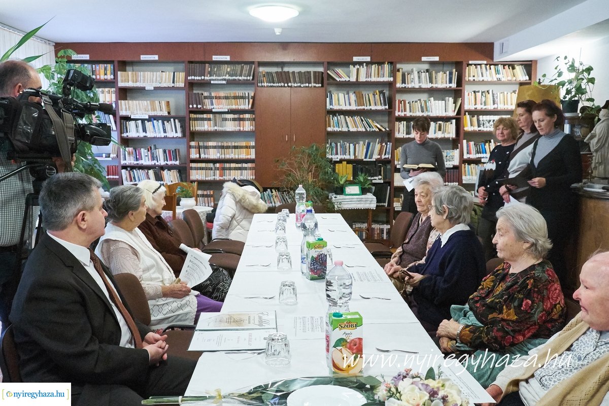 Szépkorú köszöntése Molnár Jánosné