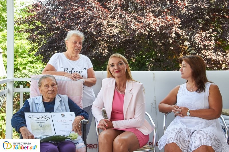 Szépkorú köszöntése Papp Jánosné