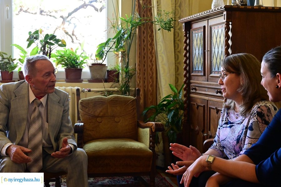 Szépkorú köszöntése Ráthy László