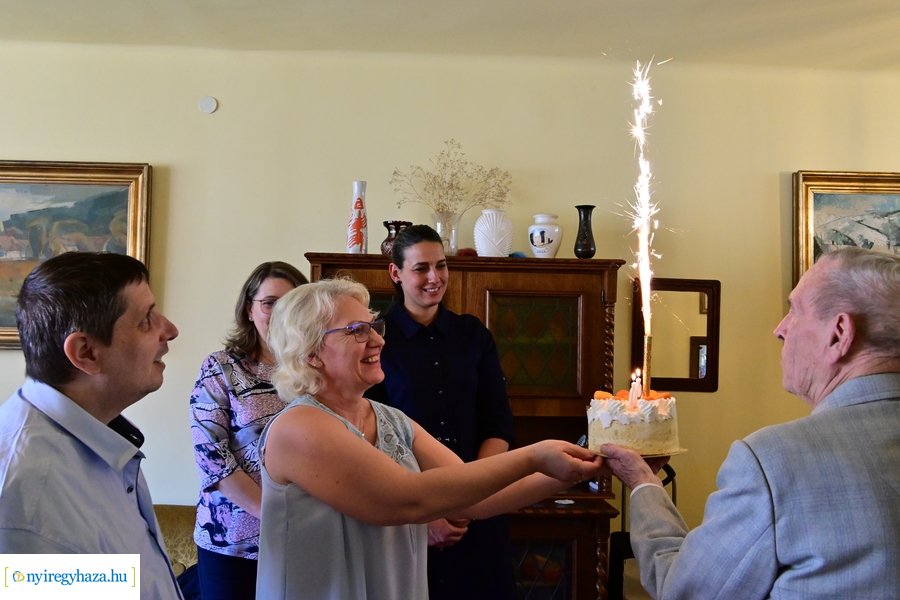 Szépkorú köszöntése Ráthy László