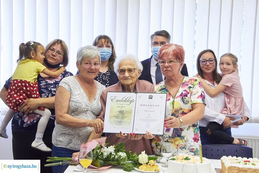 Szépkorú köszöntése - Ribár Jánosné