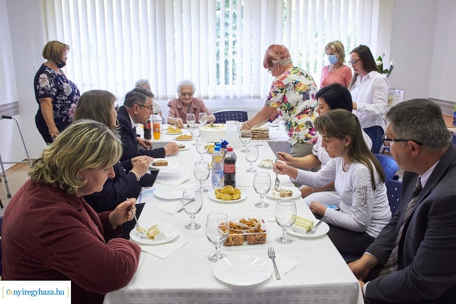 Szépkorú köszöntése - Ribár Jánosné