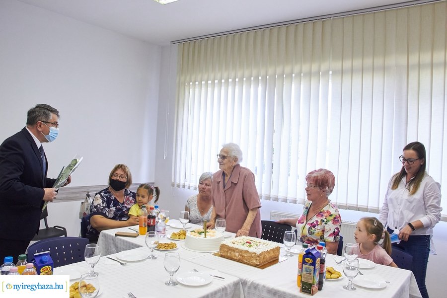 Szépkorú köszöntése - Ribár Jánosné