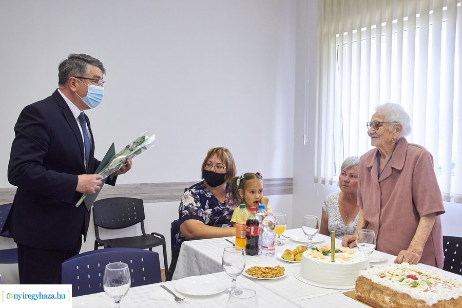 Szépkorú köszöntése - Ribár Jánosné