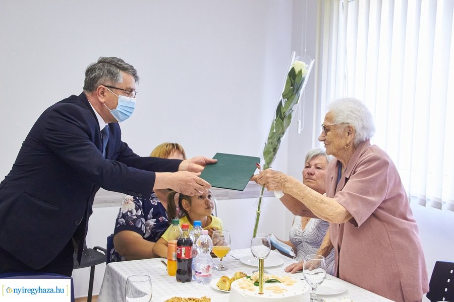 Szépkorú köszöntése - Ribár Jánosné