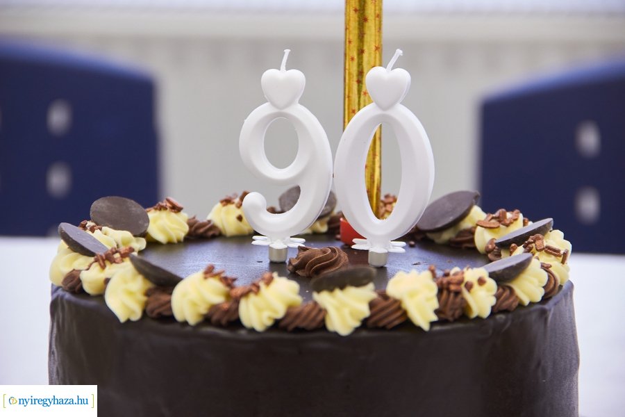 Szépkorú köszöntése Románkovics Ottóné