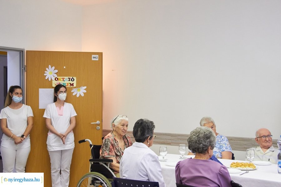 Szépkorú köszöntése Románkovics Ottóné