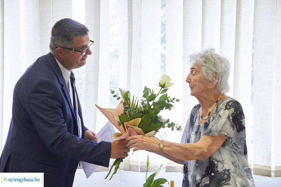 Szépkorú köszöntése Románkovics Ottóné