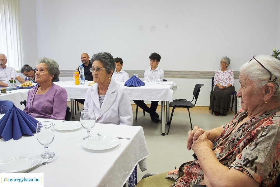 Szépkorú köszöntése Románkovics Ottóné