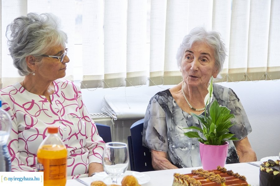 Szépkorú köszöntése Románkovics Ottóné