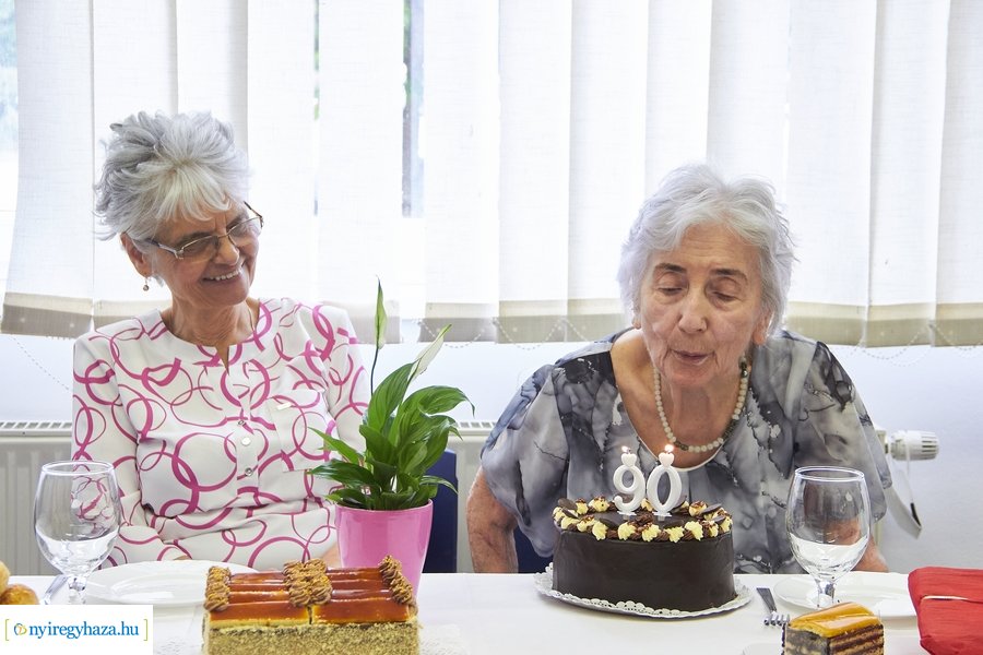 Szépkorú köszöntése Románkovics Ottóné
