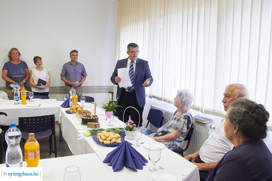 Szépkorú köszöntése Románkovics Ottóné