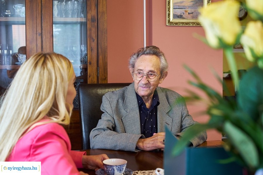 Szépkorú köszöntése - Schimnoutz István