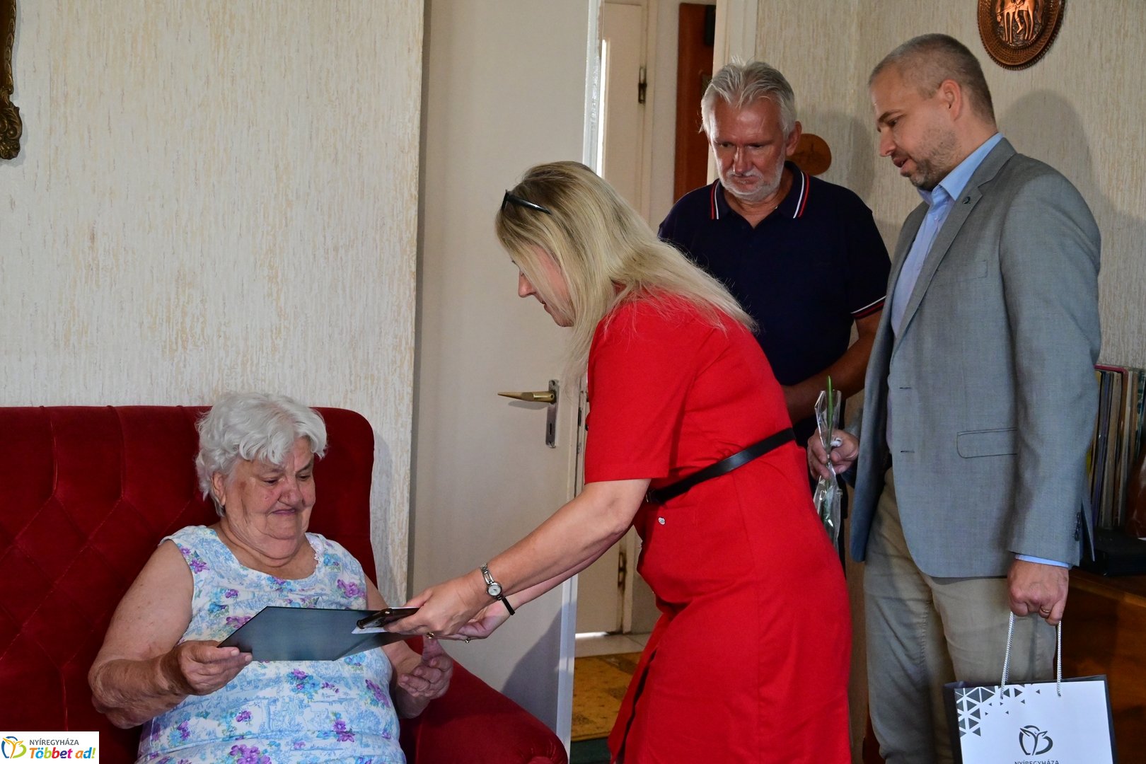 Szépkorú köszöntése - Simai Sándorné