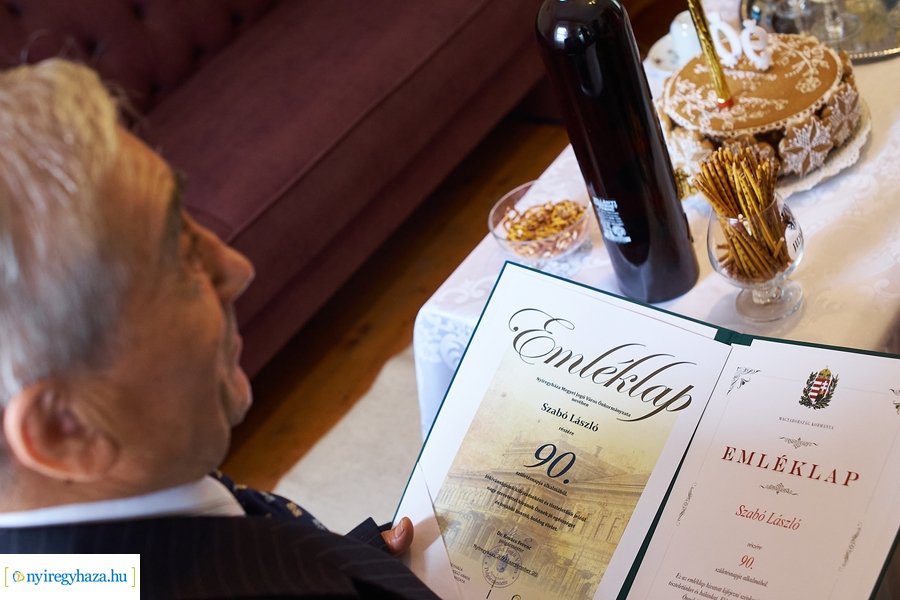 Szépkorú köszöntése - Szabó László