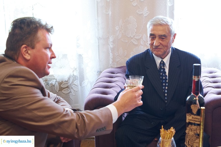 Szépkorú köszöntése - Szabó László